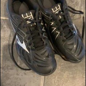 Mizuno volleyball shoes Only worn indoors.